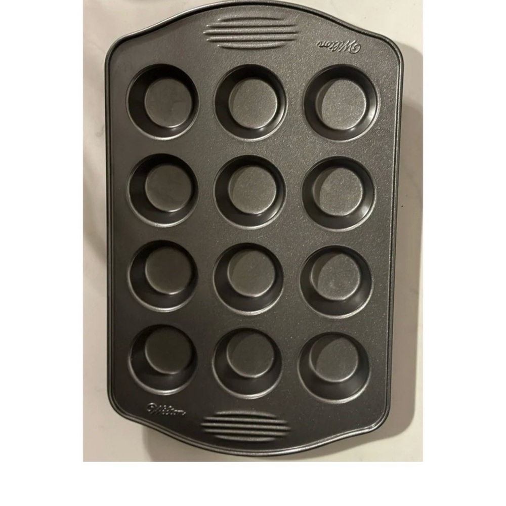 Wilton Perfect Results Mini Muffin Non Stick Pans Set Of 2       24 Cupcakes NEW